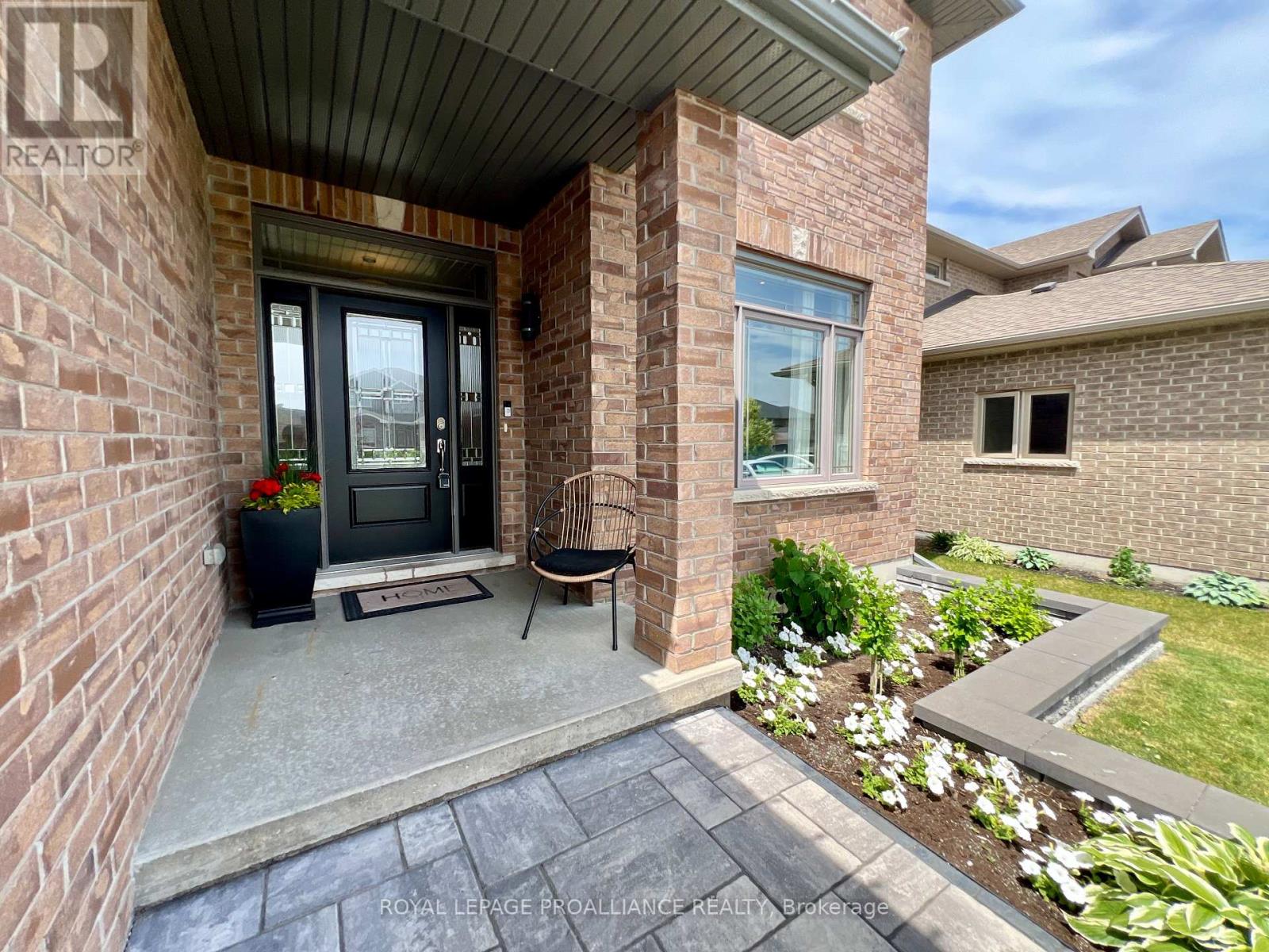 32 Vertis Court, Belleville, Ontario  K8N 0C9 - Photo 4 - X12385262