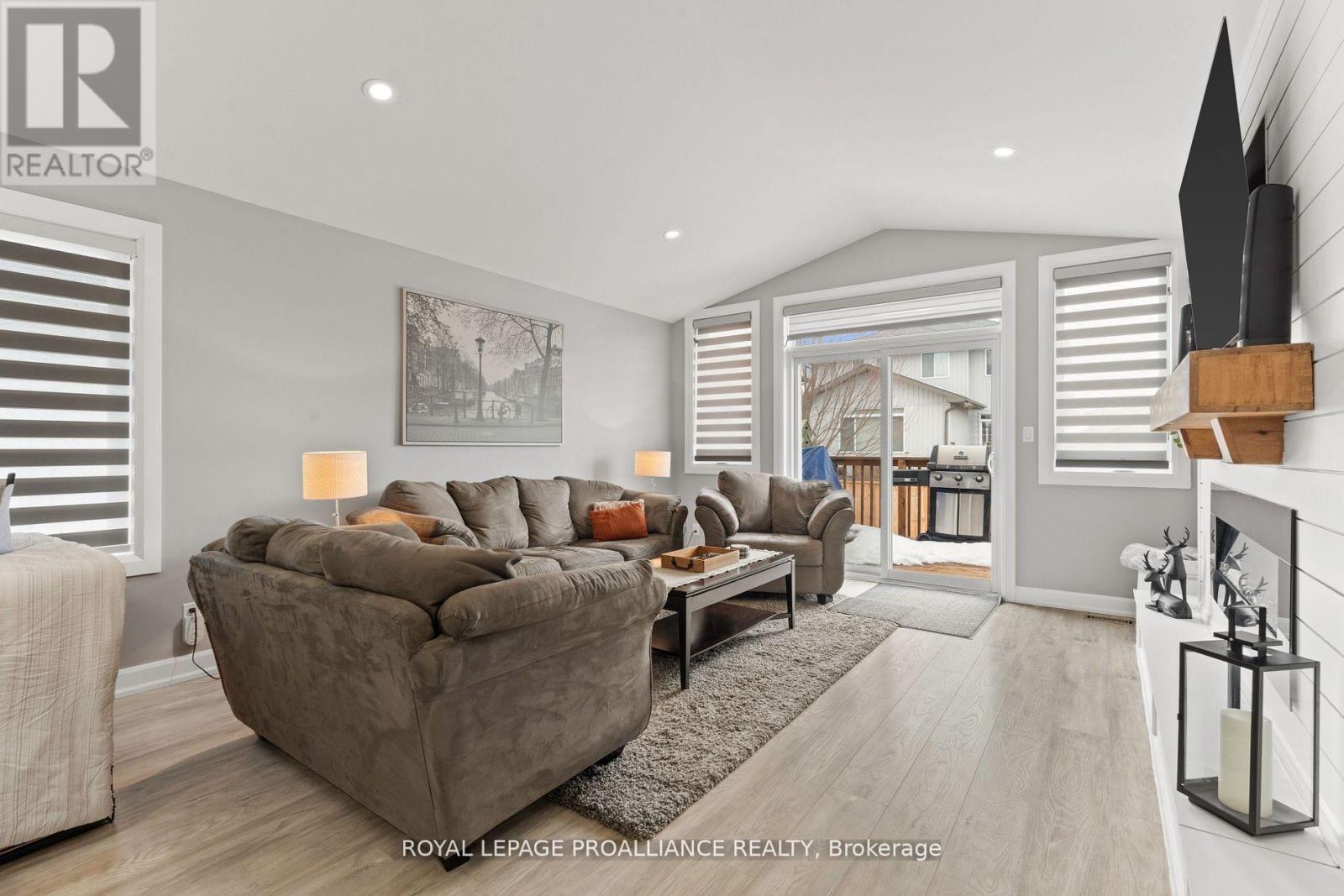90 Aldersgate Drive, Belleville, Ontario  K8P 0G8 - Photo 14 - X12386270