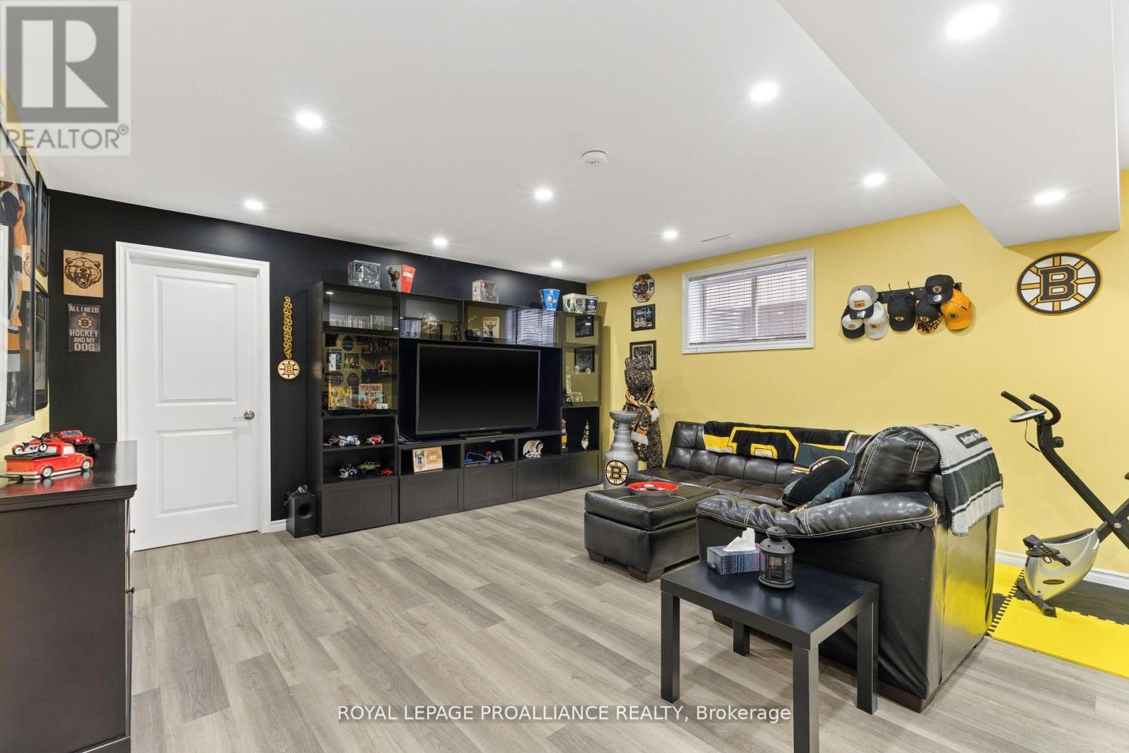 90 Aldersgate Drive, Belleville, Ontario  K8P 0G8 - Photo 34 - X12386270