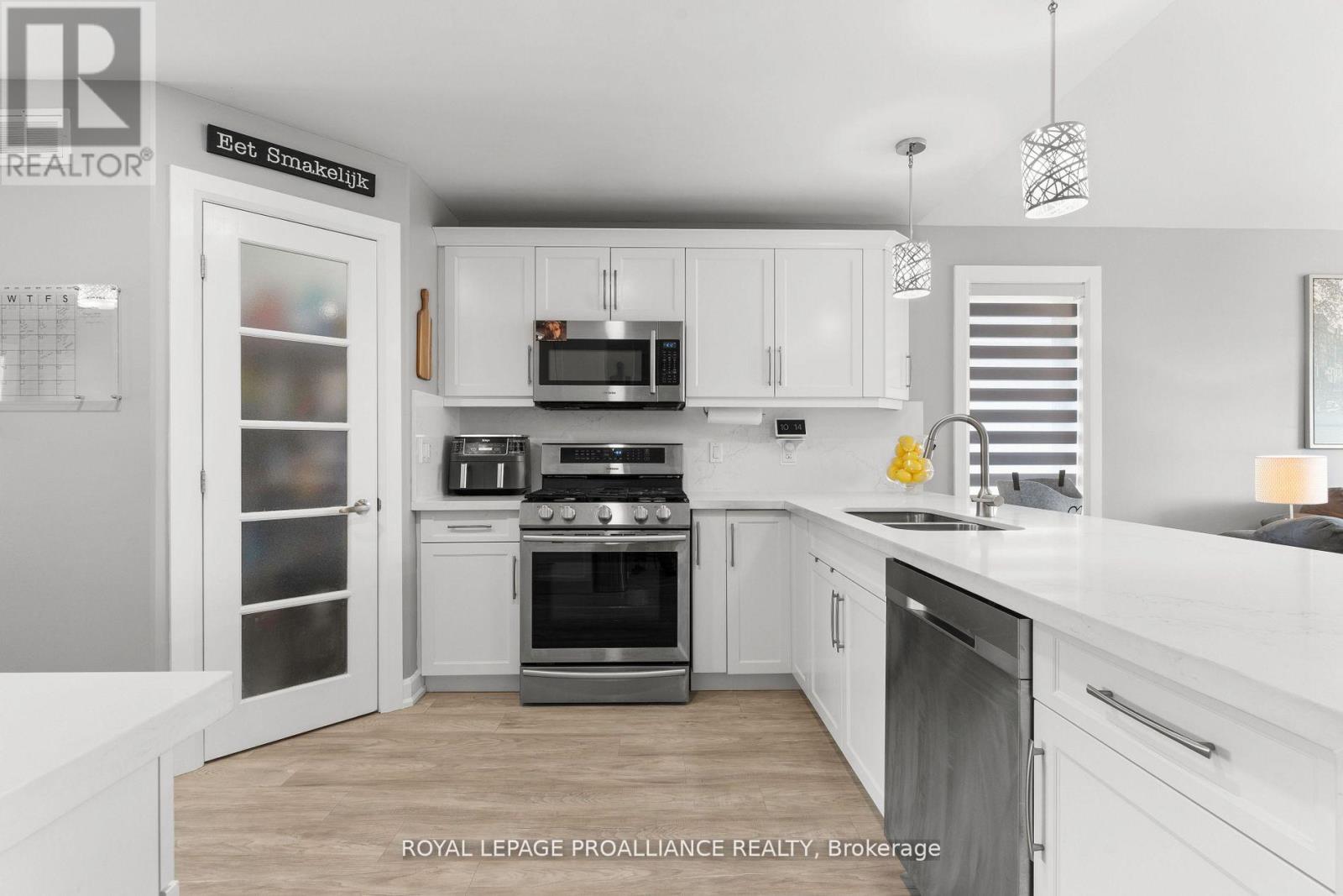 90 Aldersgate Drive, Belleville, Ontario  K8P 0G8 - Photo 9 - X12386270