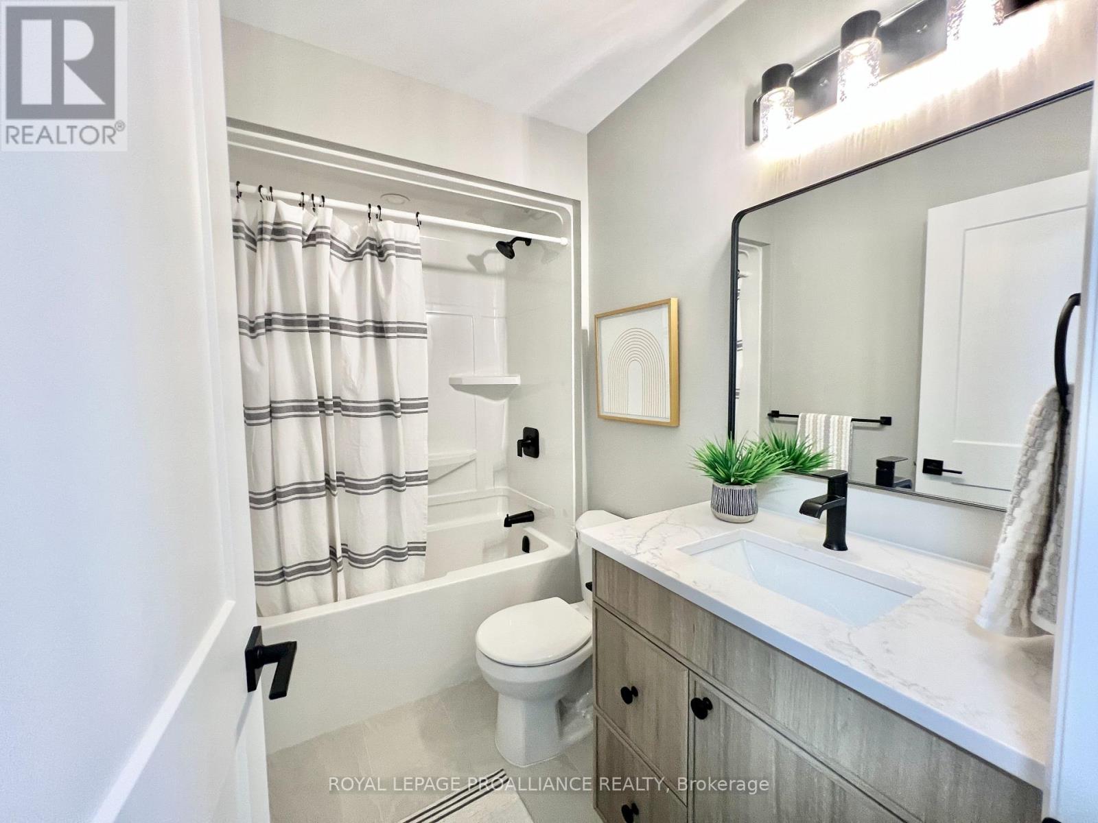 21 Horton Court, Belleville, Ontario  K8P 0G7 - Photo 24 - X12388792