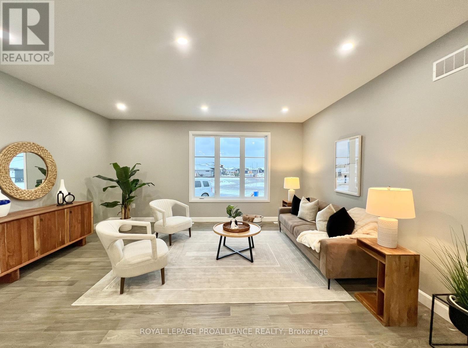 21 Horton Court, Belleville, Ontario  K8P 0G7 - Photo 5 - X12388792