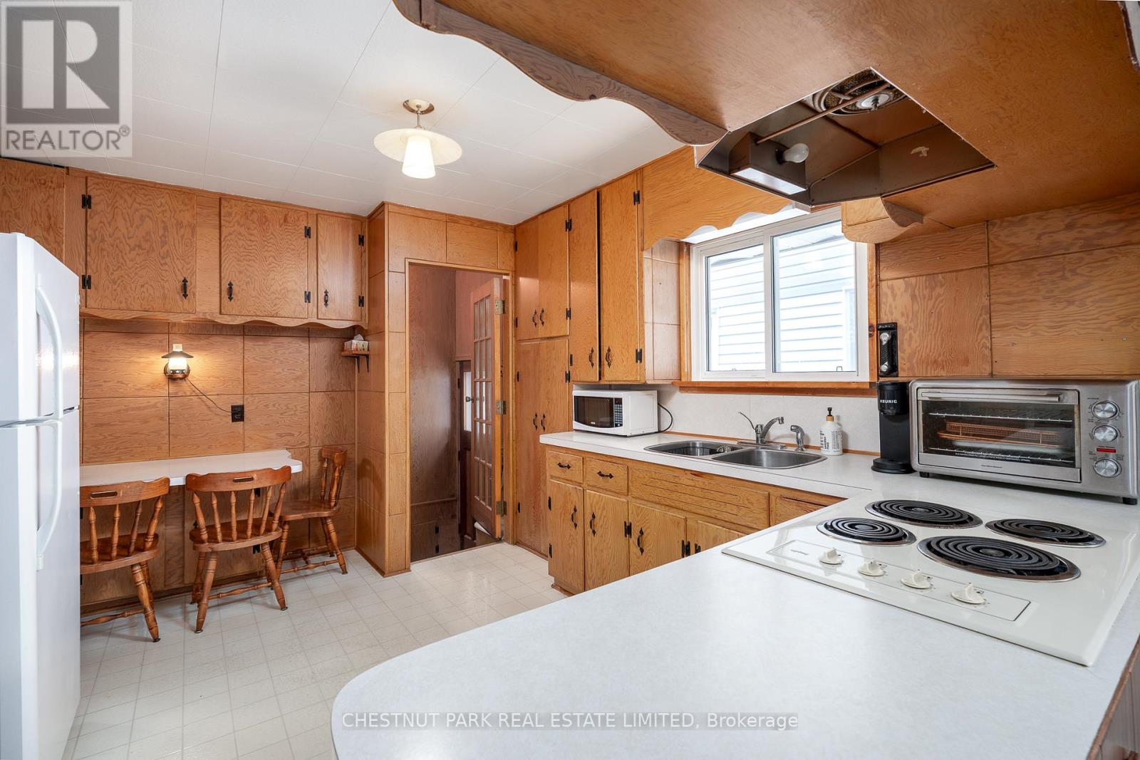 9 Downes Avenue, Prince Edward County, Ontario  K0K 2T0 - Photo 11 - X12389128