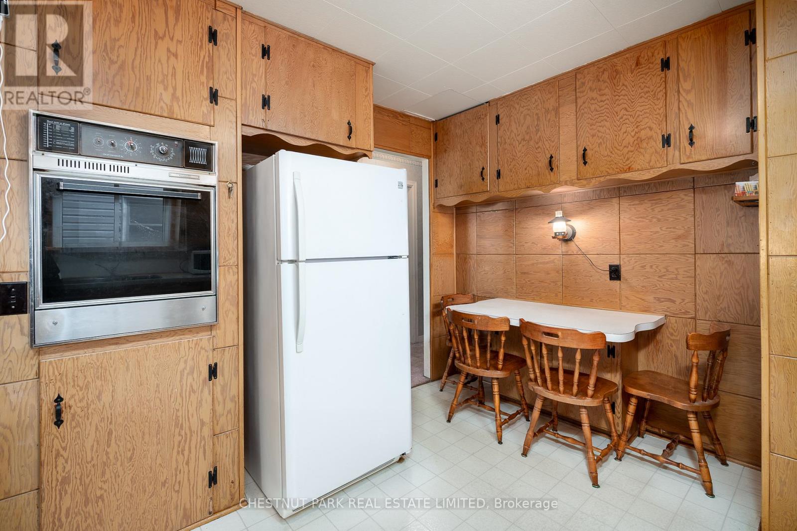 9 Downes Avenue, Prince Edward County, Ontario  K0K 2T0 - Photo 13 - X12389128