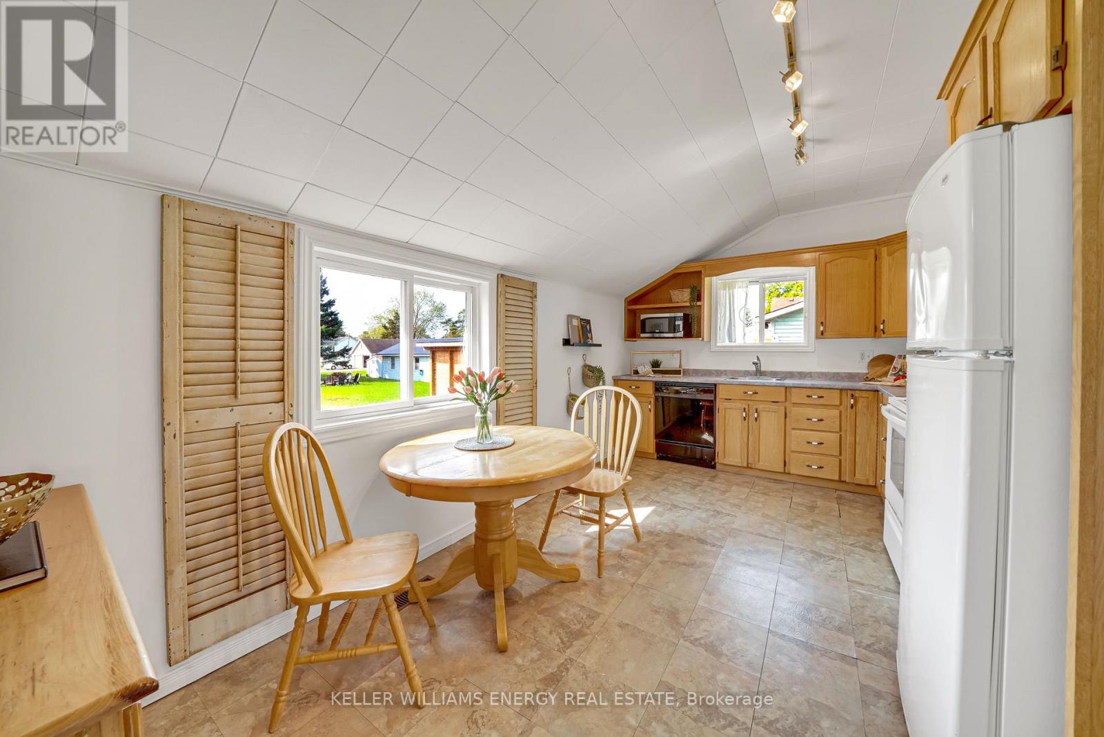 319 Second Avenue, Prince Edward County, Ontario  K0K 3L0 - Photo 12 - X12389175