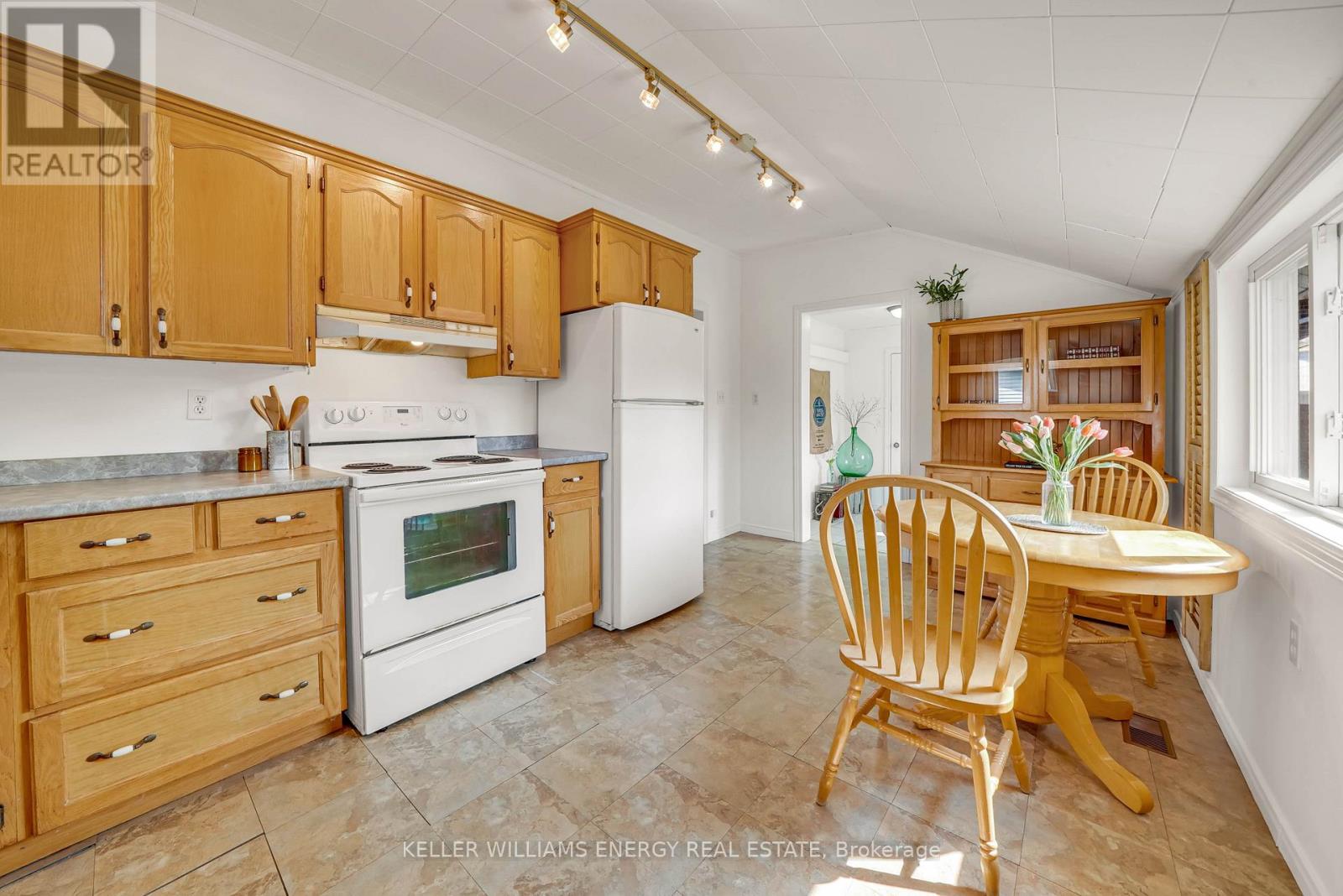 319 Second Avenue, Prince Edward County, Ontario  K0K 3L0 - Photo 13 - X12389175