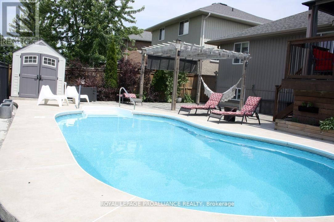 28 BUTTERNUT COURT, Belleville, Ontario