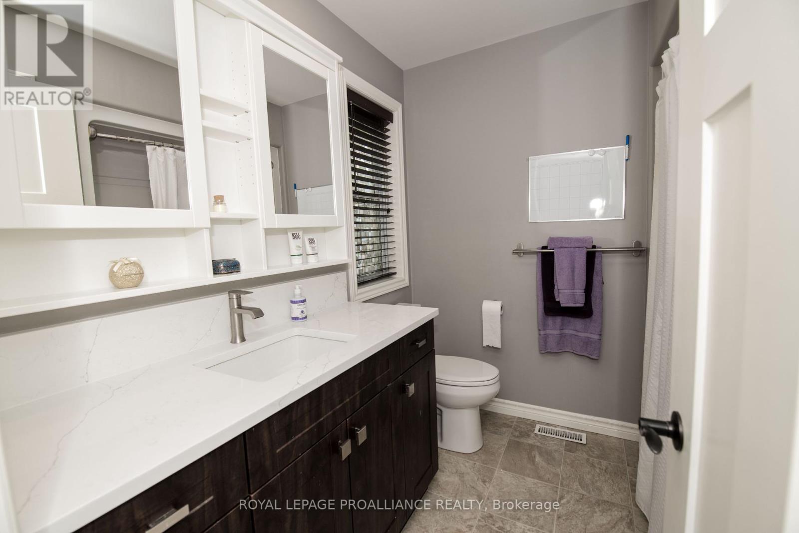 28 Butternut Court, Belleville, Ontario  K8P 0C5 - Photo 12 - X12389330