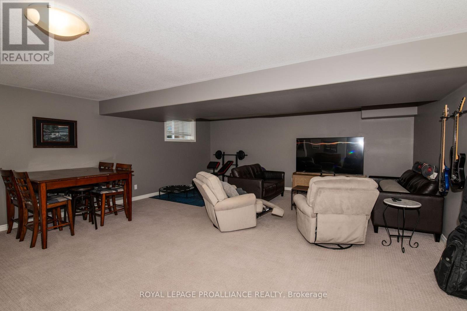 28 Butternut Court, Belleville, Ontario  K8P 0C5 - Photo 18 - X12389330