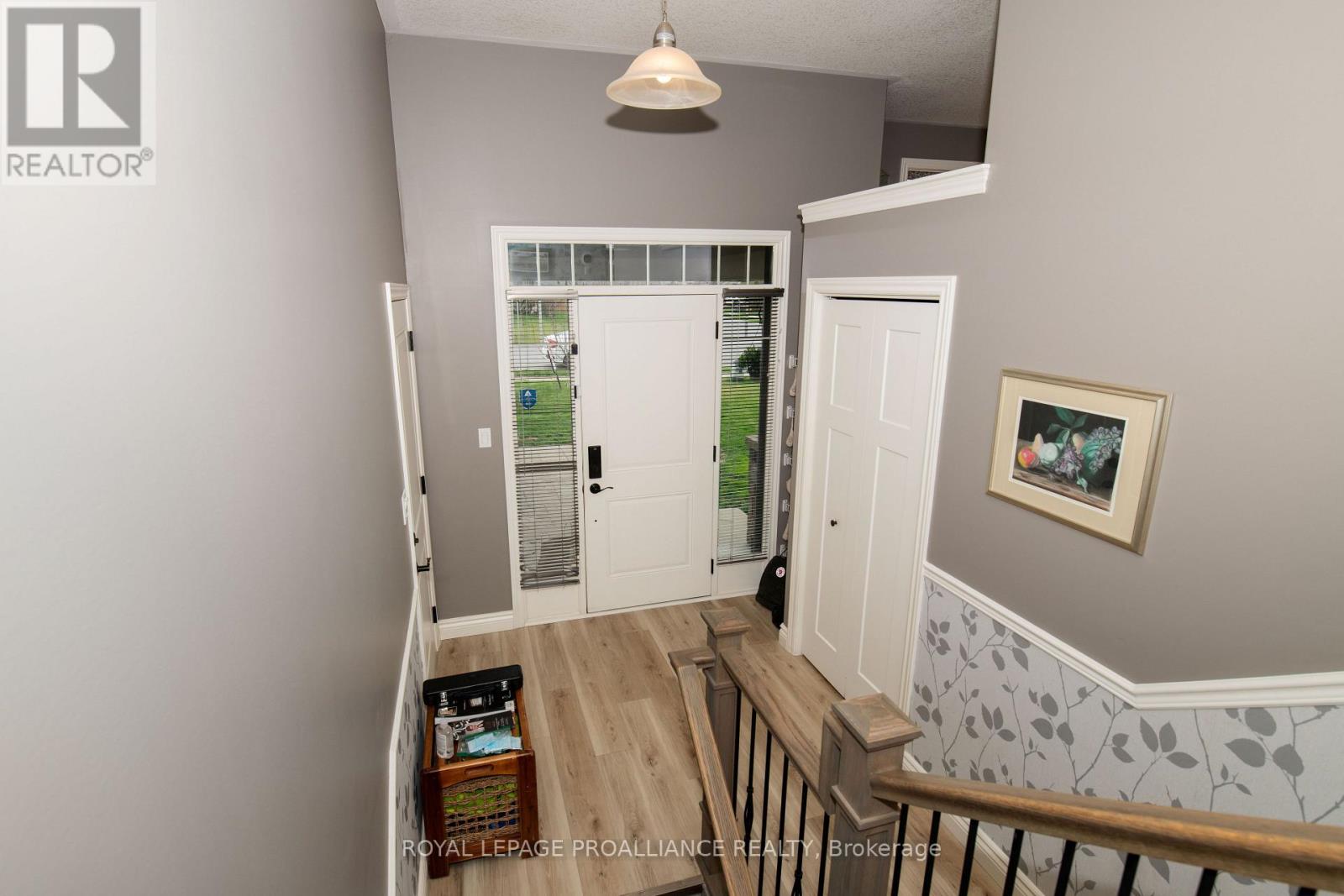 28 Butternut Court, Belleville, Ontario  K8P 0C5 - Photo 4 - X12389330
