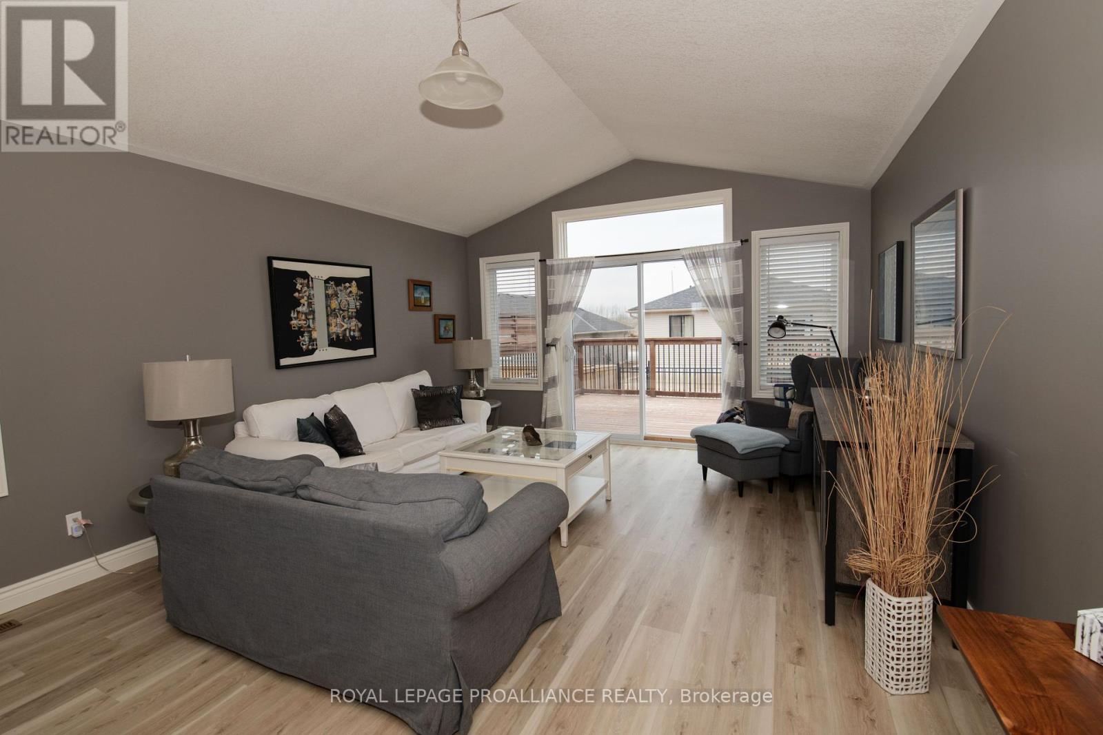 28 Butternut Court, Belleville, Ontario  K8P 0C5 - Photo 8 - X12389330