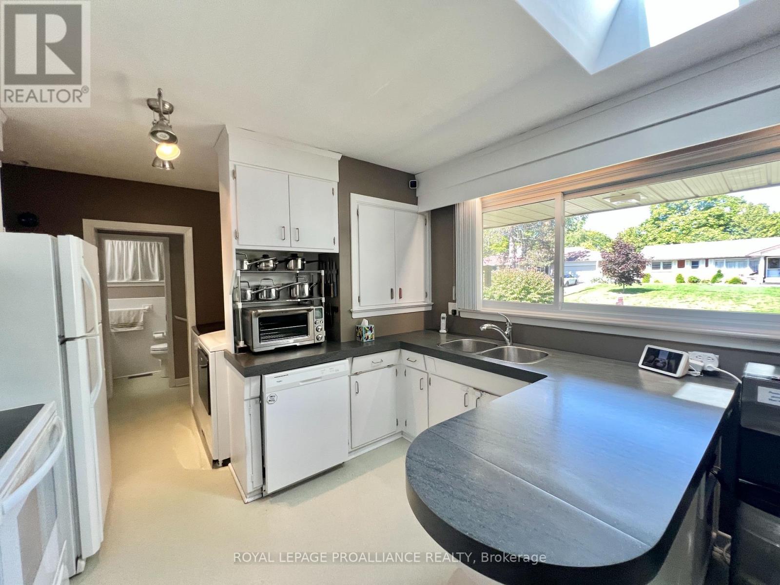 9 Sunset Drive, Belleville, Ontario  K8N 1Y4 - Photo 9 - X12389491