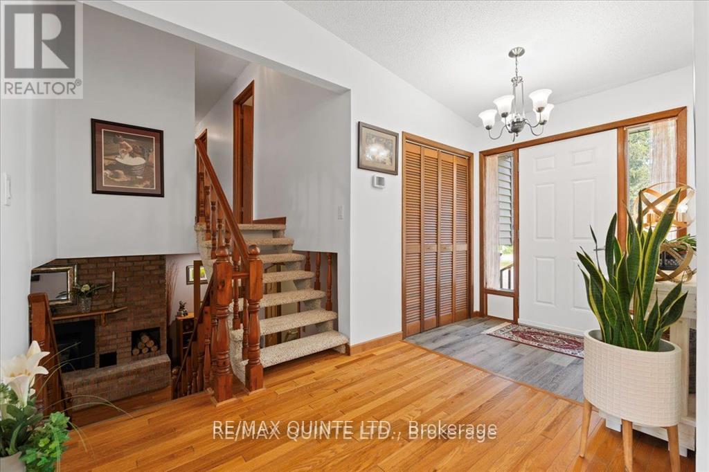 338 Sunrise Drive, Prince Edward County, Ontario  K8N 4Z7 - Photo 13 - X12390255