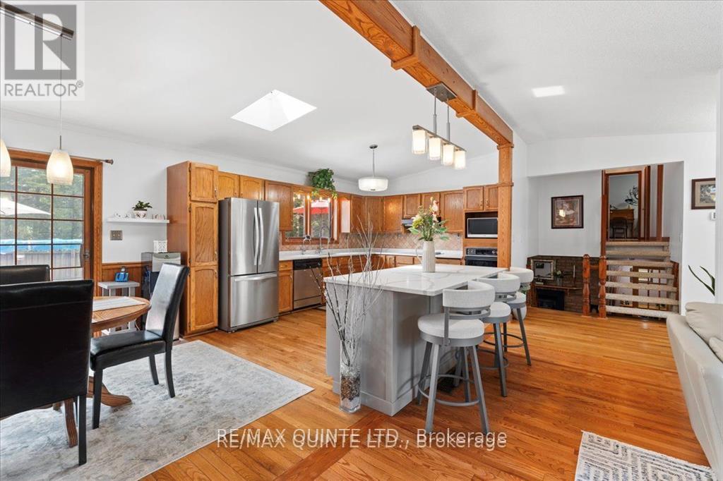 338 Sunrise Drive, Prince Edward County, Ontario  K8N 4Z7 - Photo 17 - X12390255