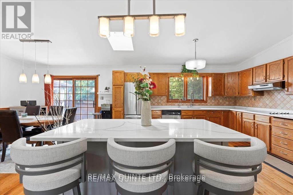 338 Sunrise Drive, Prince Edward County, Ontario  K8N 4Z7 - Photo 19 - X12390255