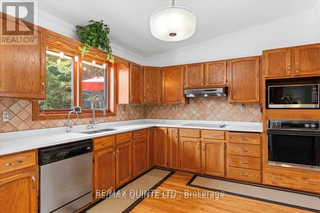 338 Sunrise Drive, Prince Edward County, Ontario  K8N 4Z7 - Photo 22 - X12390255