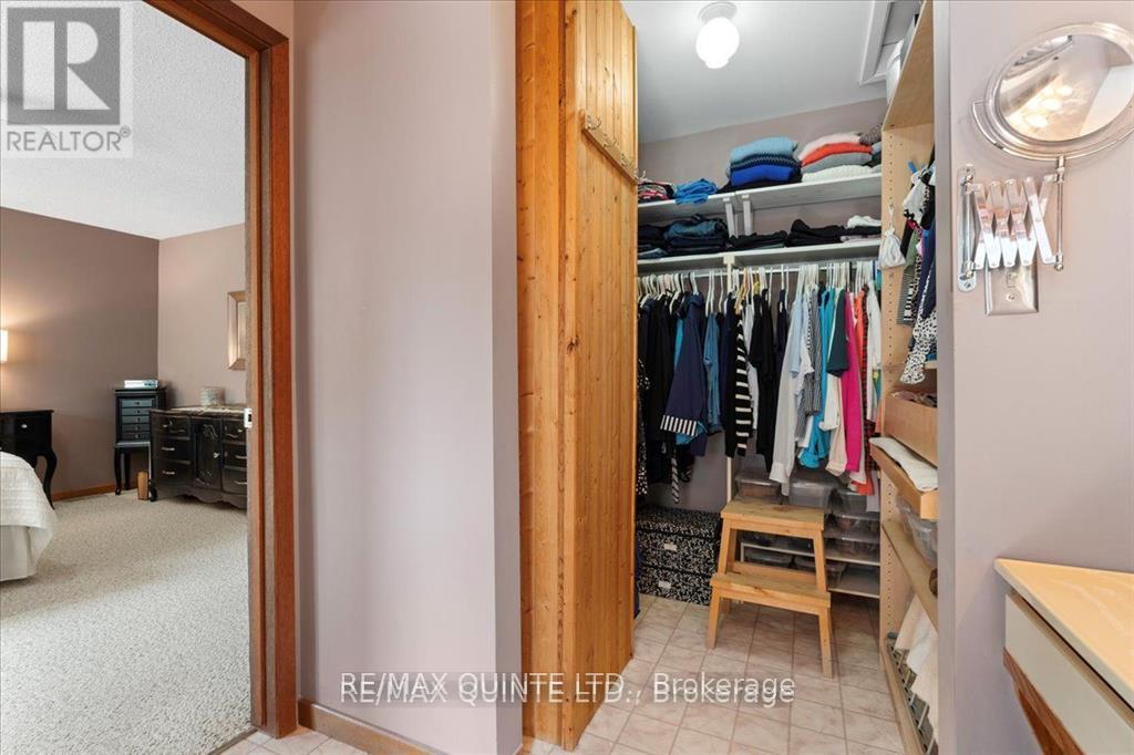 338 Sunrise Drive, Prince Edward County, Ontario  K8N 4Z7 - Photo 32 - X12390255