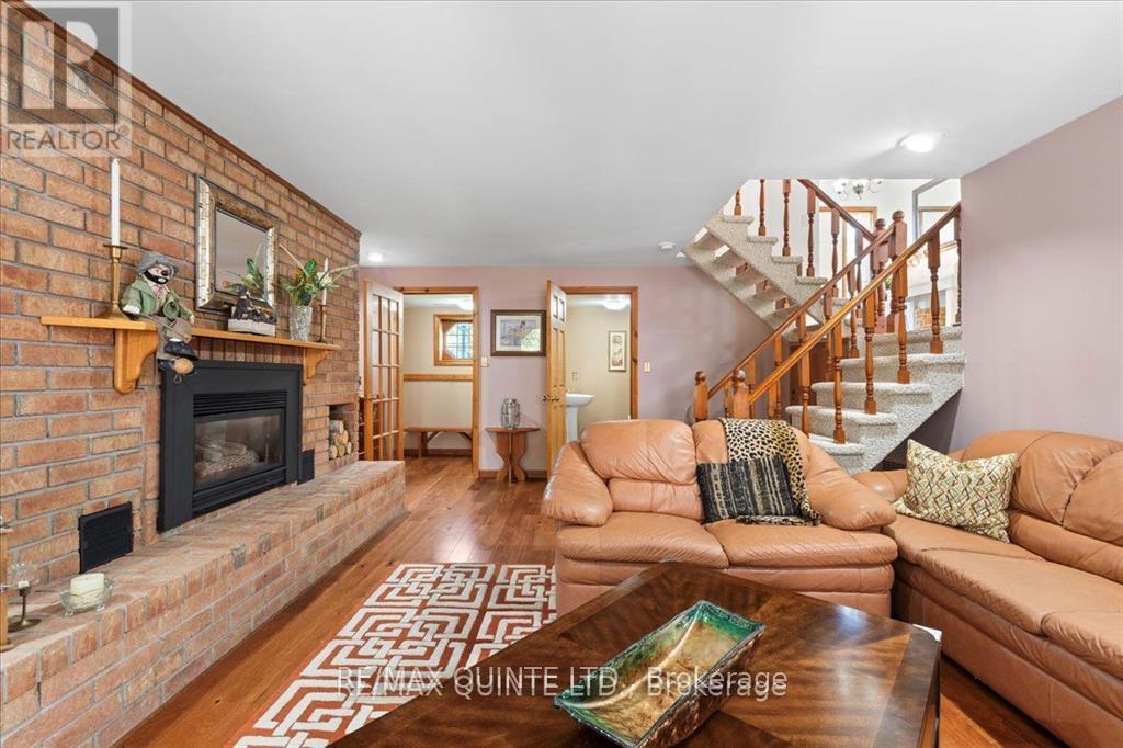 338 Sunrise Drive, Prince Edward County, Ontario  K8N 4Z7 - Photo 34 - X12390255