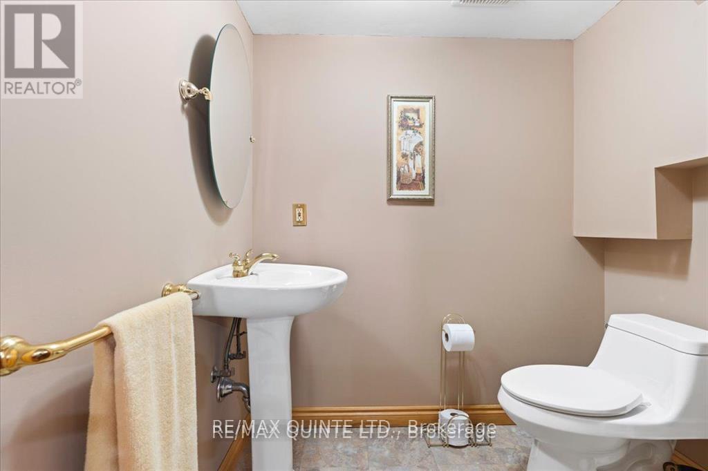338 Sunrise Drive, Prince Edward County, Ontario  K8N 4Z7 - Photo 35 - X12390255