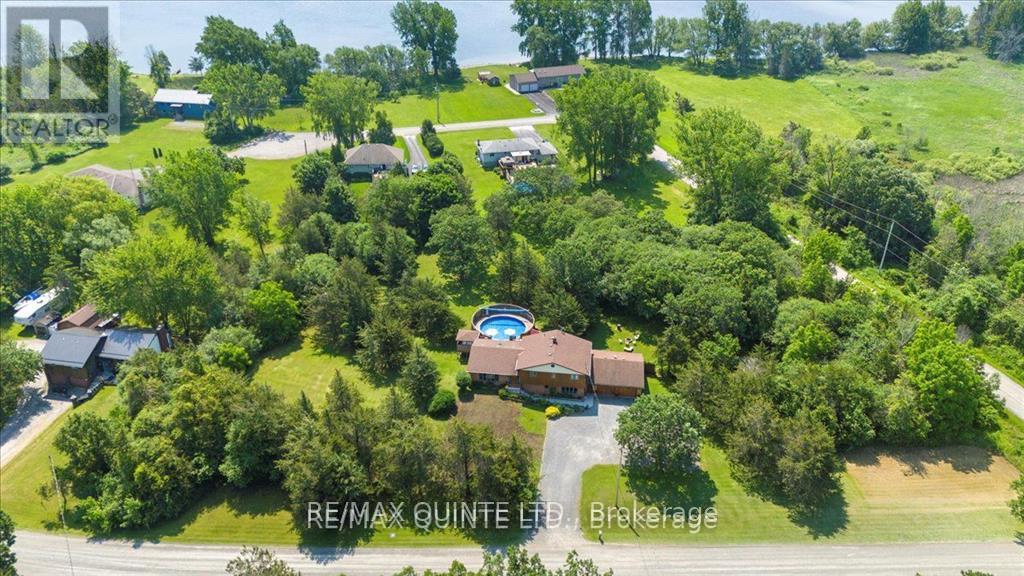 338 Sunrise Drive, Prince Edward County, Ontario  K8N 4Z7 - Photo 4 - X12390255