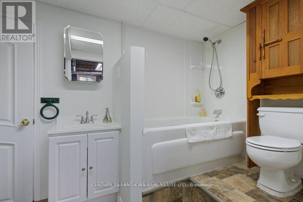 4 Highview Crescent, Belleville, Ontario  K8P 3G4 - Photo 19 - X12390556