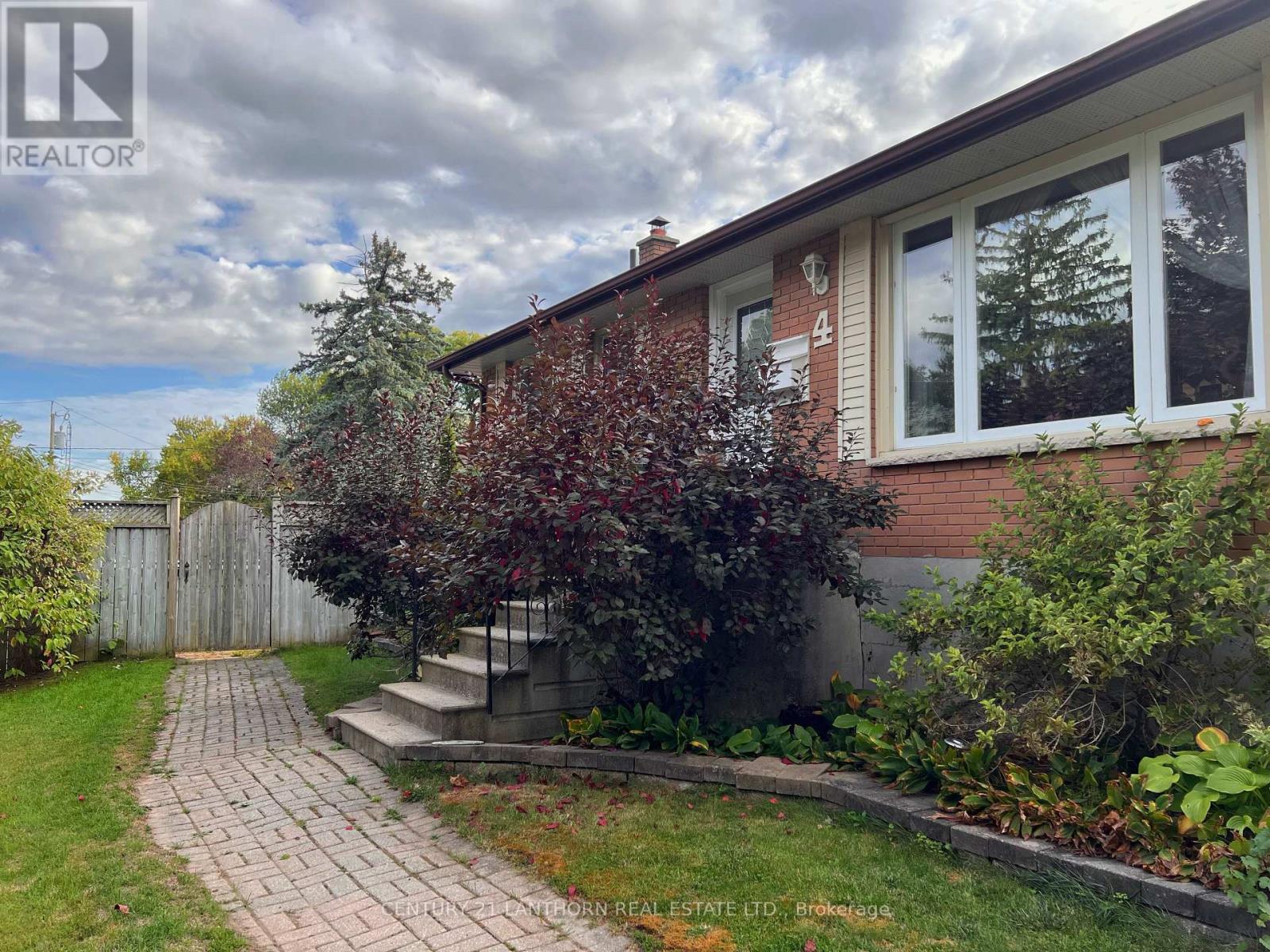 4 Highview Crescent, Belleville, Ontario  K8P 3G4 - Photo 3 - X12390556