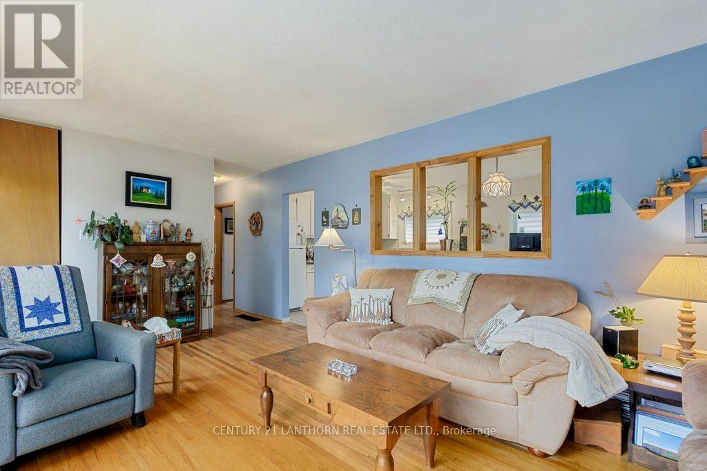 4 Highview Crescent, Belleville, Ontario  K8P 3G4 - Photo 7 - X12390556