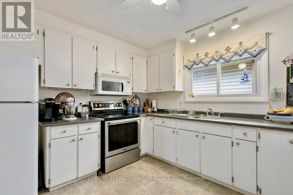 4 Highview Crescent, Belleville, Ontario  K8P 3G4 - Photo 8 - X12390556