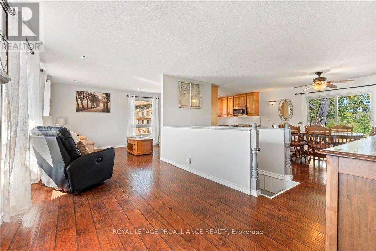 558 Aikins Road, Quinte West, Ontario  K8N 4Z2 - Photo 13 - X12391211