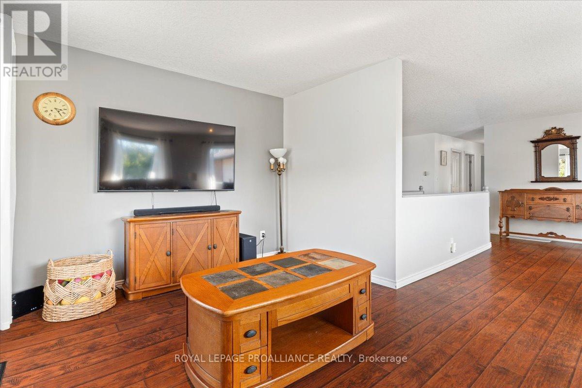558 Aikins Road, Quinte West, Ontario  K8N 4Z2 - Photo 15 - X12391211