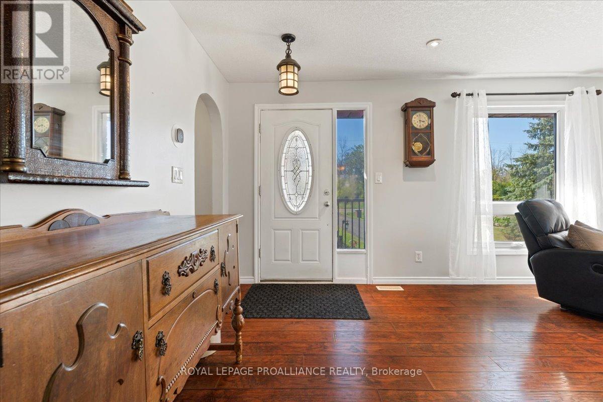 558 Aikins Road, Quinte West, Ontario  K8N 4Z2 - Photo 4 - X12391211