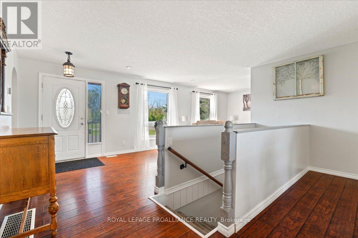 558 Aikins Road, Quinte West, Ontario  K8N 4Z2 - Photo 6 - X12391211