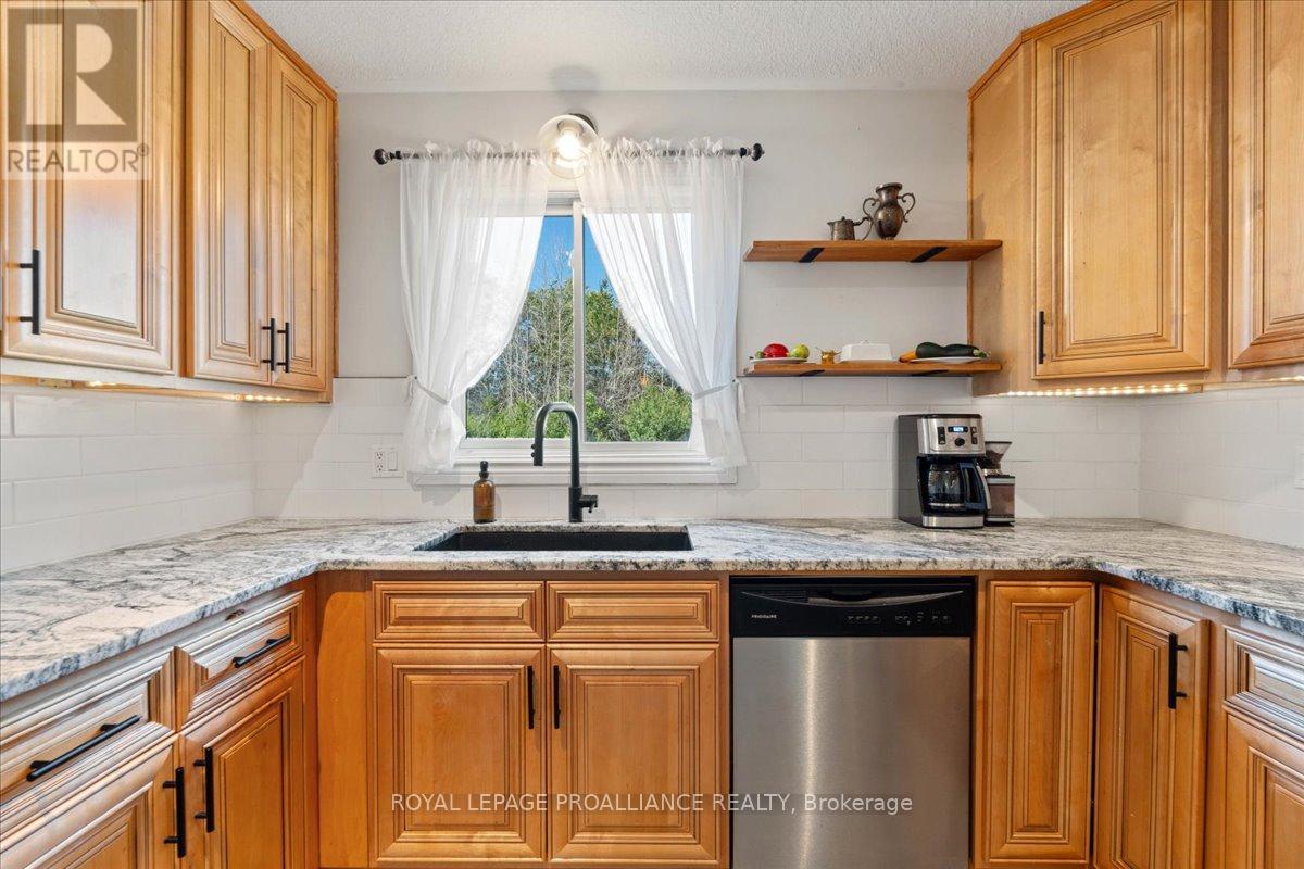558 Aikins Road, Quinte West, Ontario  K8N 4Z2 - Photo 9 - X12391211