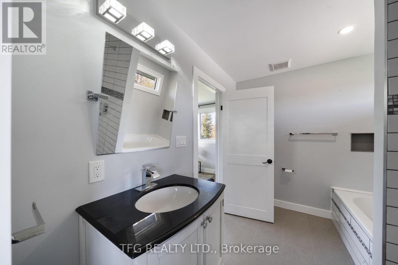 27 Greenway Circle, Brighton, Ontario  K0K 1H0 - Photo 18 - X12392801