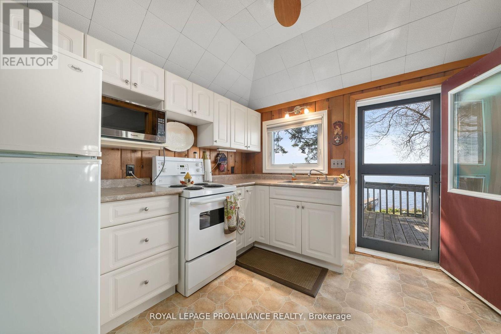 1051 Lakeside Drive, Prince Edward County, Ontario  K0K 1T0 - Photo 14 - X12393836