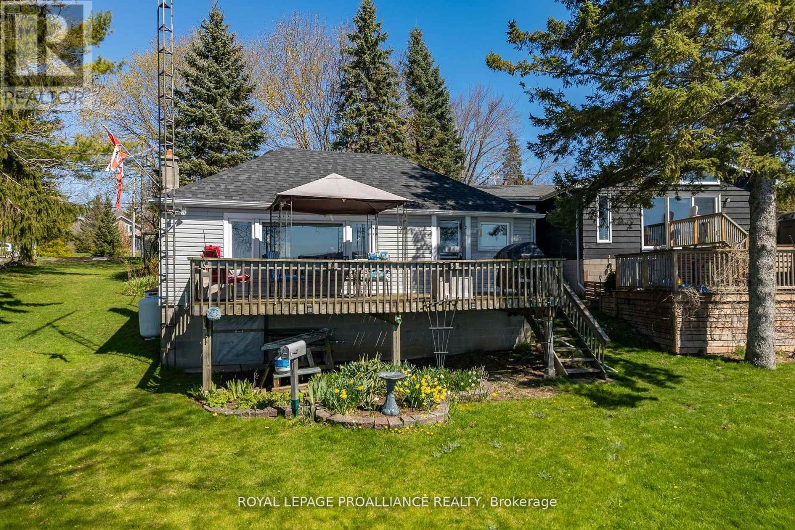 1051 Lakeside Drive, Prince Edward County, Ontario  K0K 1T0 - Photo 26 - X12393836