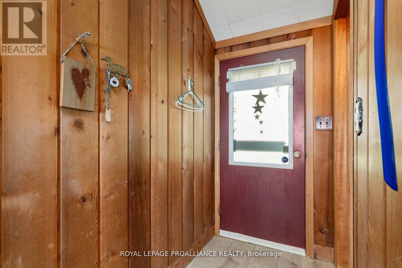 1051 Lakeside Drive, Prince Edward County, Ontario  K0K 1T0 - Photo 8 - X12393836