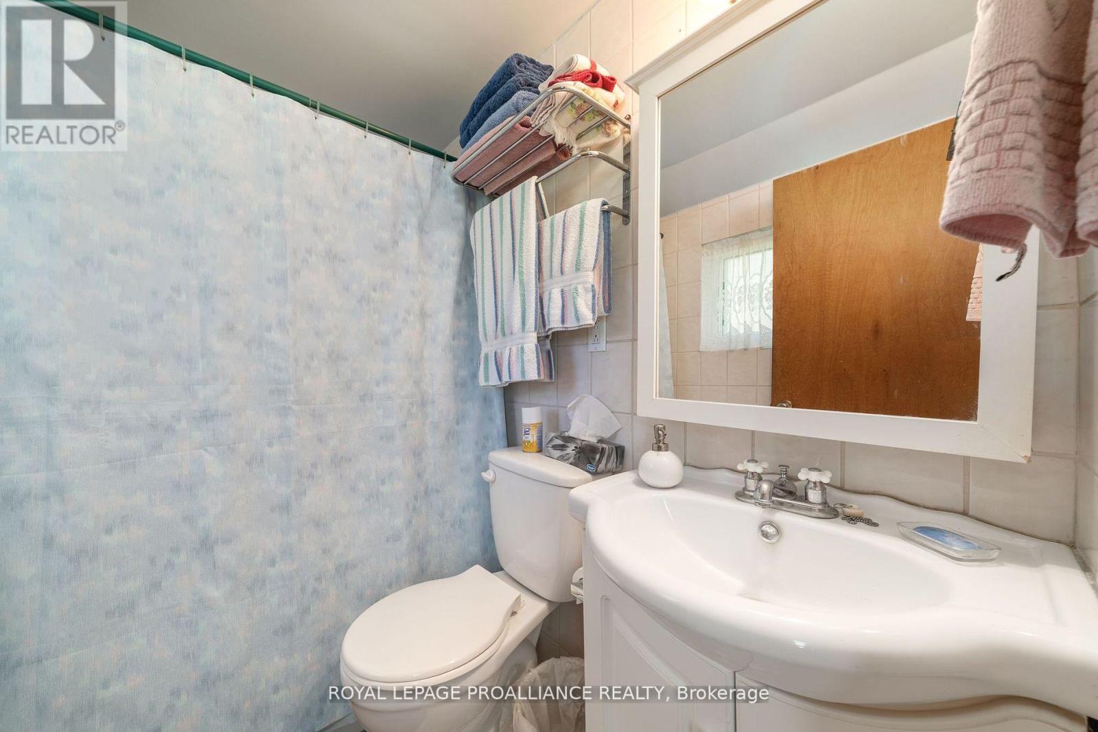 1051 Lakeside Drive, Prince Edward County, Ontario  K0K 1T0 - Photo 9 - X12393836