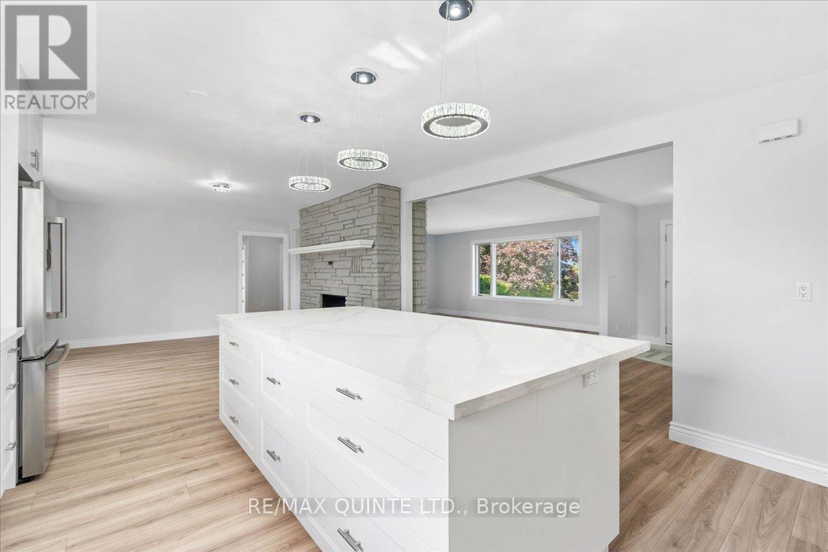 737 County Road 18 Road, Prince Edward County, Ontario  K0K 1P0 - Photo 17 - X12394541