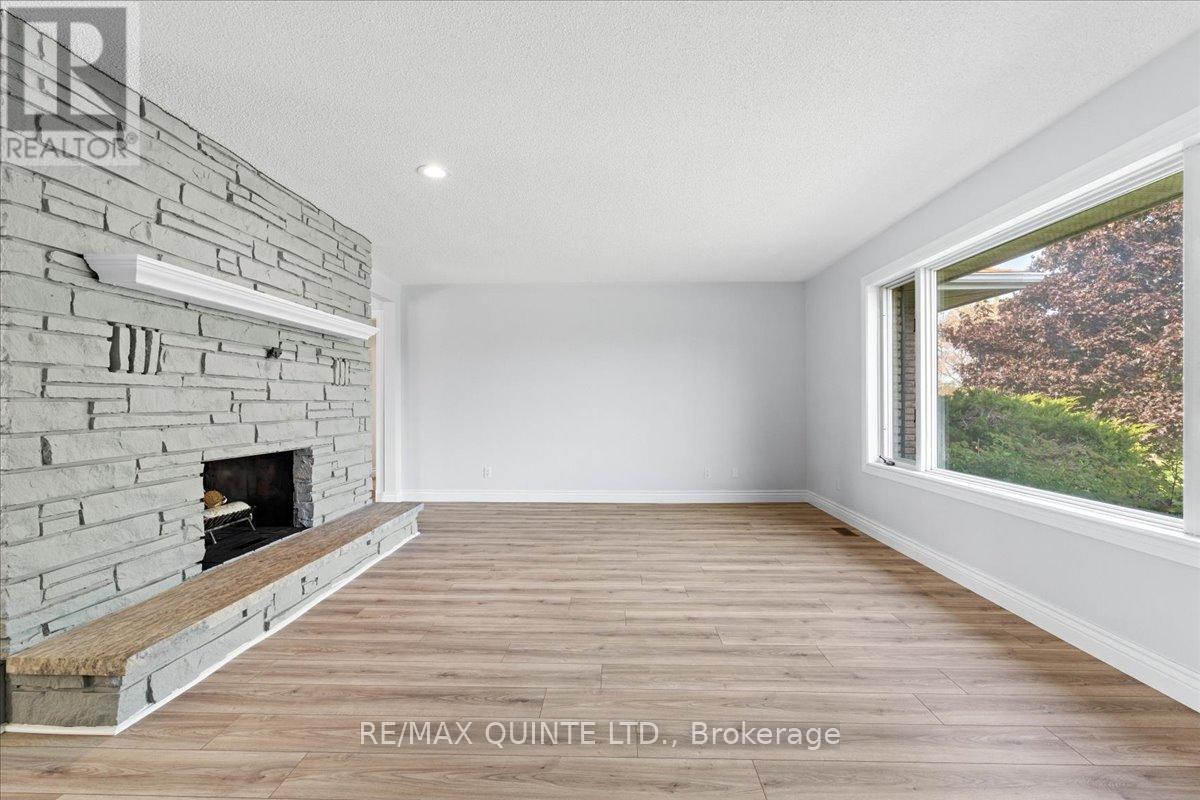 737 County Road 18 Road, Prince Edward County, Ontario  K0K 1P0 - Photo 5 - X12394541