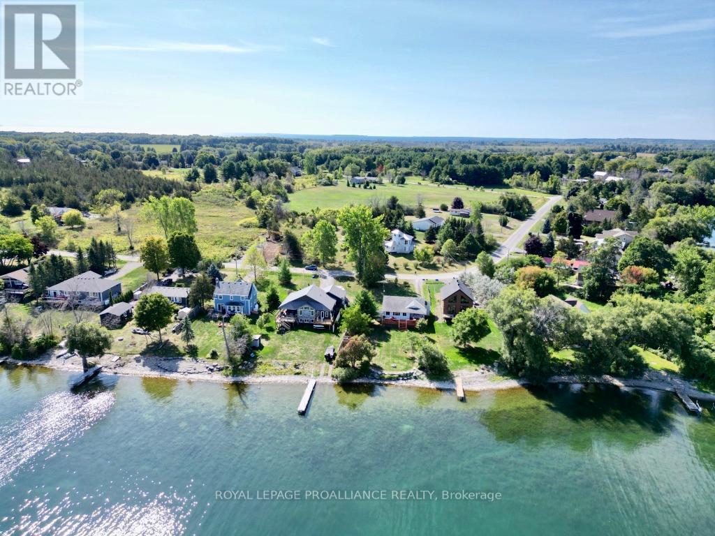 211 PRINYERS COVE CRESCENT, Prince Edward County, Ontario