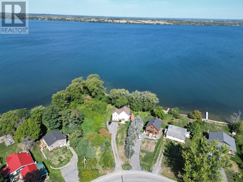 211 Prinyers Cove Crescent, Prince Edward County, Ontario  K0K 2T0 - Photo 11 - X12395062