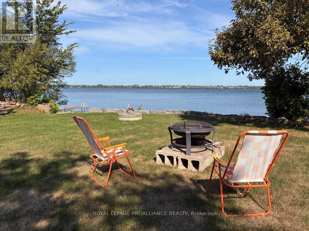 211 Prinyers Cove Crescent, Prince Edward County, Ontario  K0K 2T0 - Photo 12 - X12395062