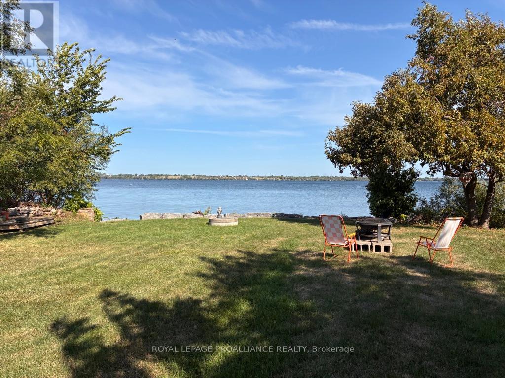 211 Prinyers Cove Crescent, Prince Edward County, Ontario  K0K 2T0 - Photo 13 - X12395062