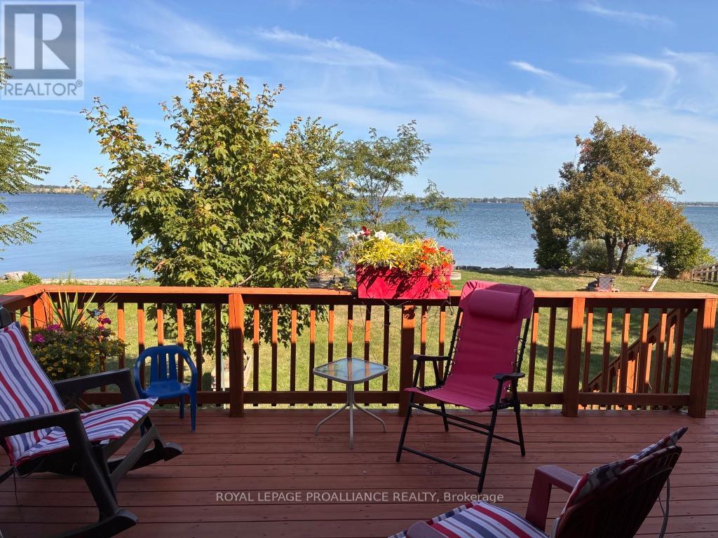 211 Prinyers Cove Crescent, Prince Edward County, Ontario  K0K 2T0 - Photo 16 - X12395062