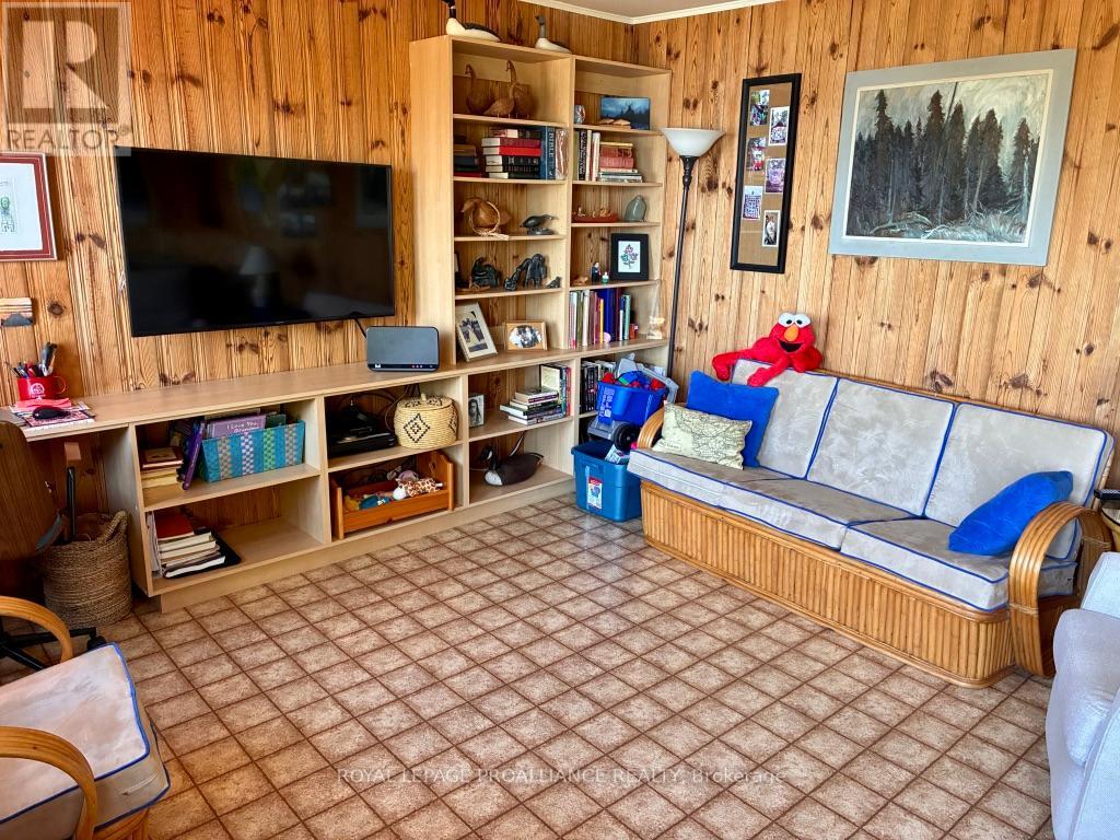 211 Prinyers Cove Crescent, Prince Edward County, Ontario  K0K 2T0 - Photo 18 - X12395062