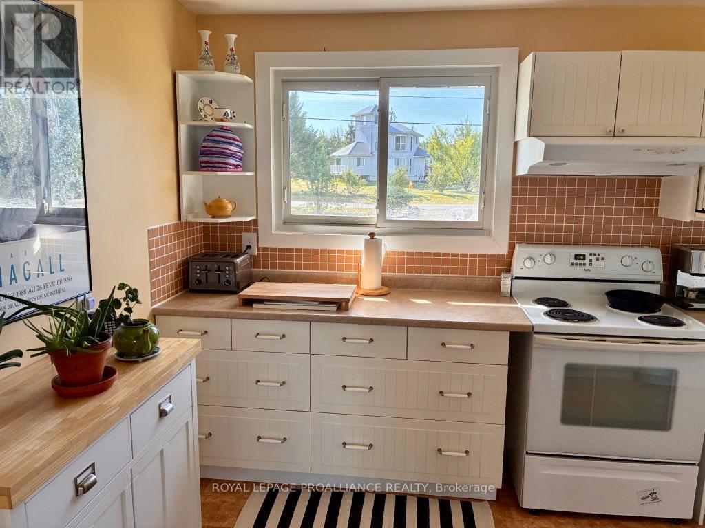 211 Prinyers Cove Crescent, Prince Edward County, Ontario  K0K 2T0 - Photo 24 - X12395062