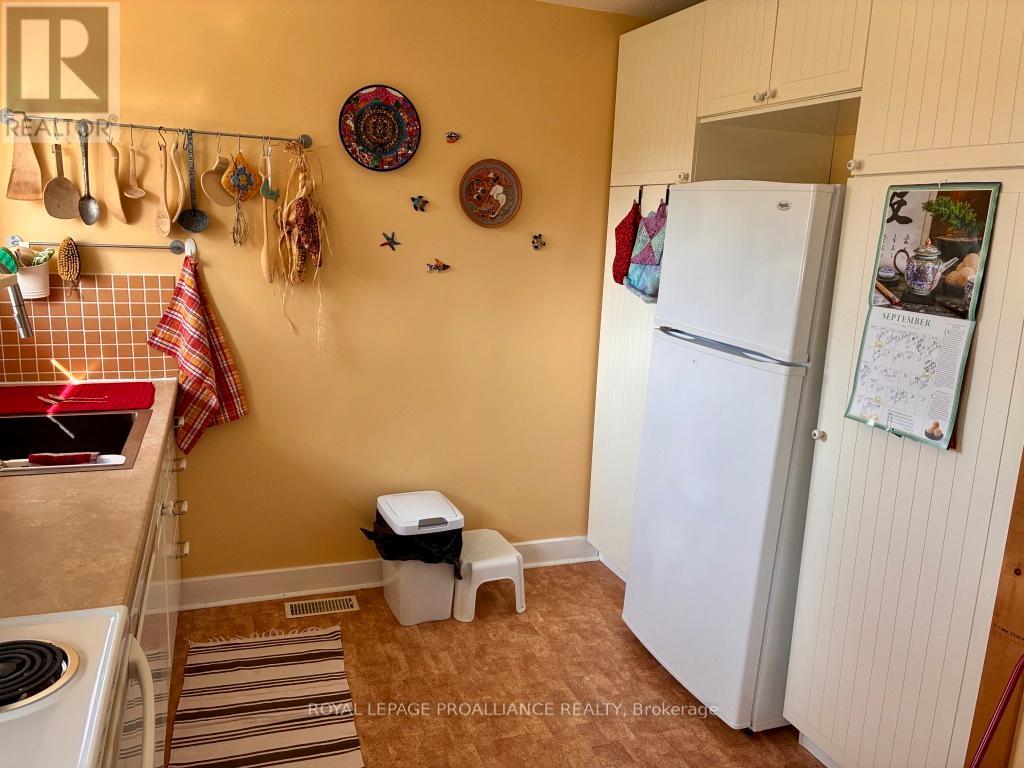 211 Prinyers Cove Crescent, Prince Edward County, Ontario  K0K 2T0 - Photo 25 - X12395062