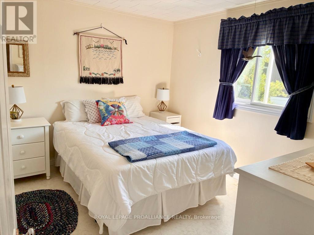 211 Prinyers Cove Crescent, Prince Edward County, Ontario  K0K 2T0 - Photo 27 - X12395062