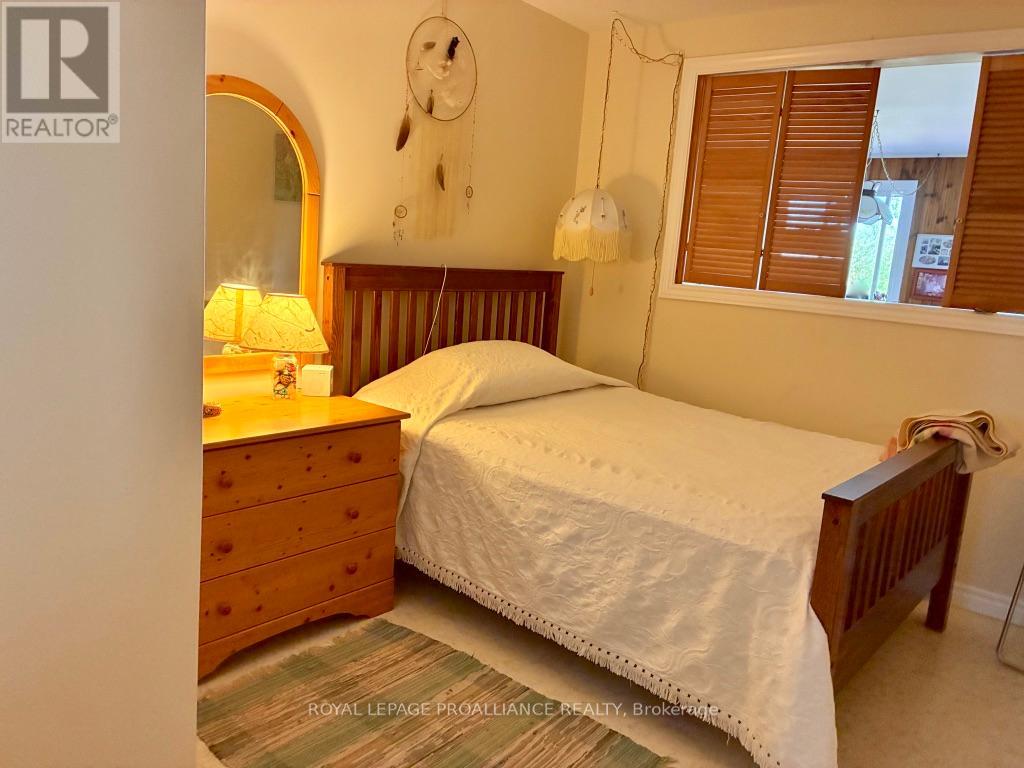 211 Prinyers Cove Crescent, Prince Edward County, Ontario  K0K 2T0 - Photo 28 - X12395062